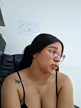 -VICKKY online show from March 5, 2:35 pm