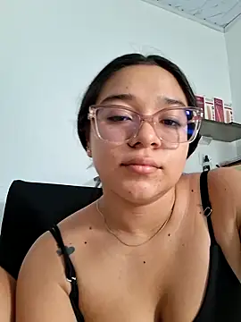 Snapshot of -VICKKY chatting on June 9, 7:25 pm -VICKKY online show from June 9, 7:25 pm