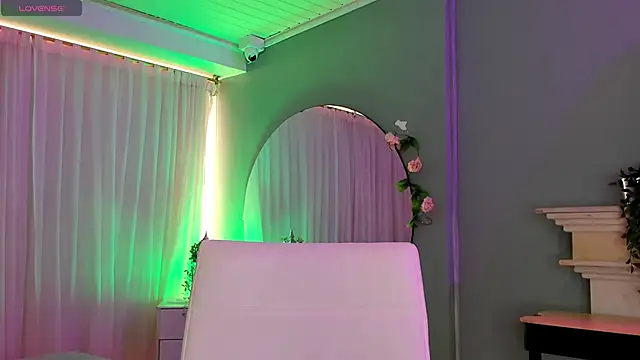 tiffany becker online show from April 23, 1:02 pm