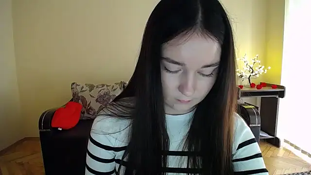 Snapshot of Pretty_shy chatting on June 3, 9:01 am Pretty shy online show from June 3, 9:01 am