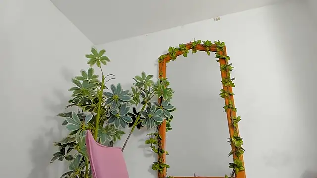 BonnieCute  online show from February 25, 11:36 pm