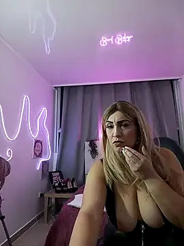 Snapshot of anyclark_ chatting on September 29, 11:31 pm anyclark online show from September 29, 11:31 pm