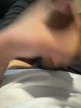 Snapshot of oscar85379 chatting on January 8, 12:24 am oscar85379 online show from January 8, 12:24 am