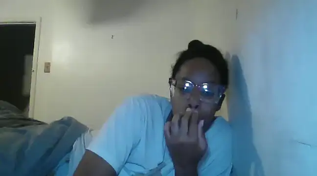 Snapshot of madamsensuale chatting on December 7, 6:43 am madamsensuale online show from December 7, 6:43 am