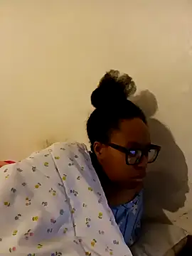 Snapshot of madamsensuale chatting on January 4, 1:21 am madamsensuale online show from January 4, 1:21 am