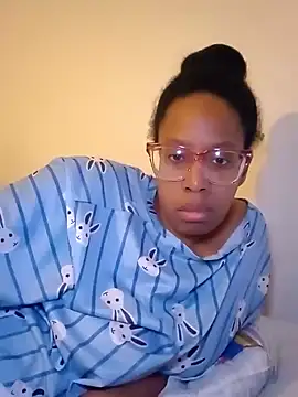 Snapshot of madamsensuale chatting on January 30, 3:00 am madamsensuale online show from January 30, 3:00 am