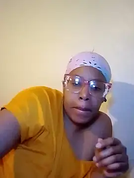 Snapshot of madamsensuale chatting on February 27, 1:38 am madamsensuale online show from February 27, 1:38 am