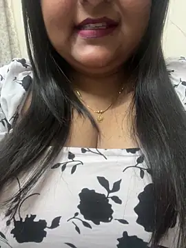 smile pretty online show from March 5, 5:50 pm