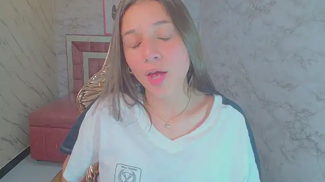 Snapshot of _Emily_v chatting on December 4, 11:35 pm Emily v online show from December 4, 11:35 pm