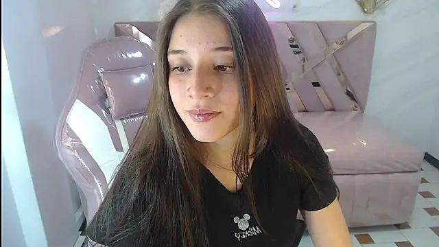 Snapshot of _Emily_v chatting on December 16, 8:20 am Emily v online show from December 16, 8:20 am