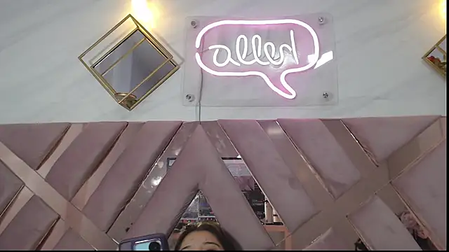 Snapshot of _Emily_v chatting on December 30, 1:58 am Emily v online show from December 30, 1:58 am