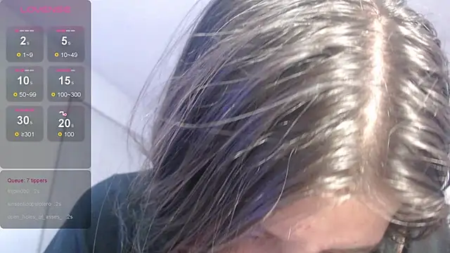 Snapshot of _Emily_v chatting on December 31, 8:37 am Emily v online show from December 31, 8:37 am