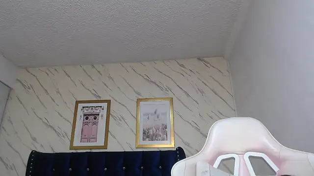 Snapshot of _Emily_v chatting on January 12, 2:09 pm Emily v online show from January 12, 2:09 pm