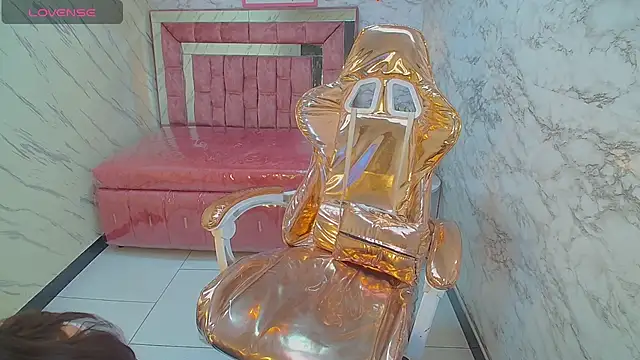 Snapshot of _Emily_v chatting on March 8, 9:40 pm Emily v online show from March 8, 9:40 pm