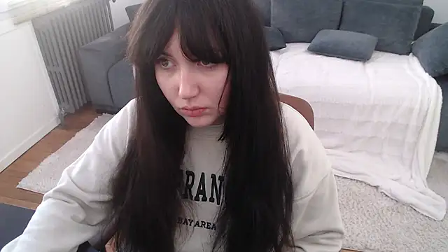 Lynylou online show from December 2, 10:18 am