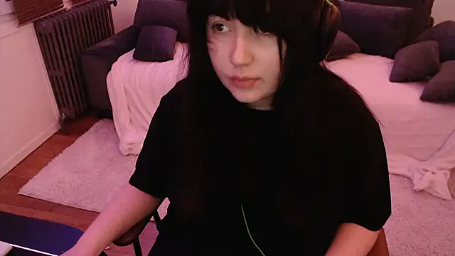 Lynylou online show from December 26, 6:43 pm