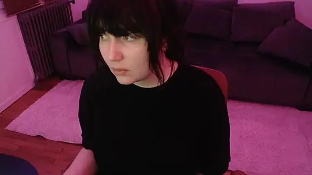 Lynylou online show from January 13, 1:56 am