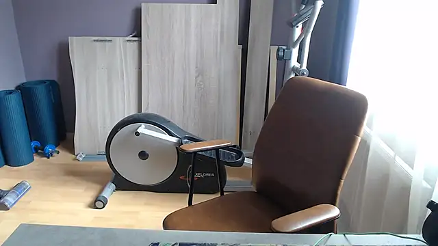 Lynylou online show from September 10, 7:30 am