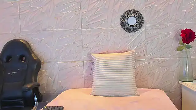 Snapshot of paula__cruzz chatting on December 26, 8:53 pm paula cruzz online show from December 26, 8:53 pm