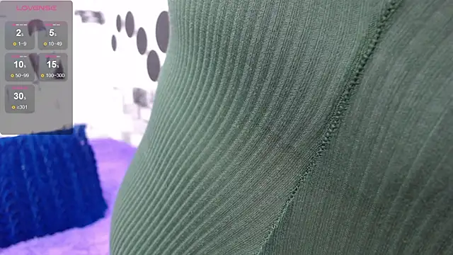 Snapshot of CasandraJones1 chatting on December 11, 12:33 am CasandraJones1 online show from December 11, 12:33 am