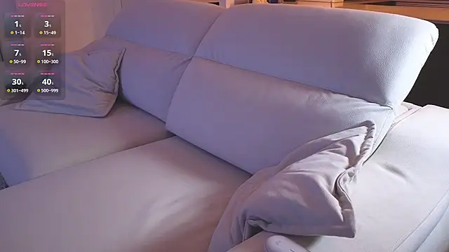 yourdreamsweetgirl online show from April 18, 9:26 pm