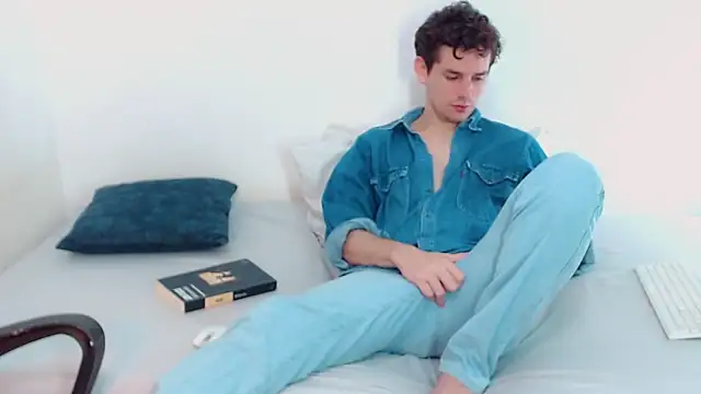 Snapshot of Elio555 chatting on December 2, 5:26 pm Elio555 online show from December 2, 5:26 pm