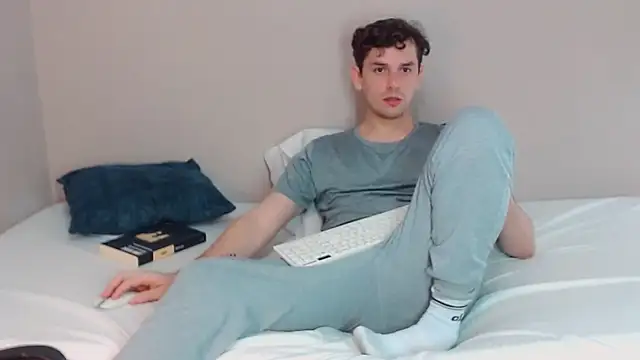 Snapshot of Elio555 chatting on December 20, 2:52 am Elio555 online show from December 20, 2:52 am