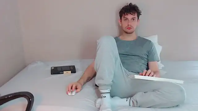 Snapshot of Elio555 chatting on December 29, 3:03 pm Elio555 online show from December 29, 3:03 pm