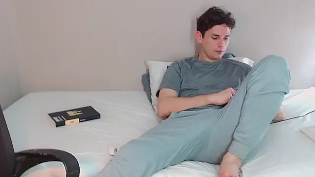 Snapshot of Elio555 chatting on January 2, 10:01 pm Elio555 online show from January 2, 10:01 pm