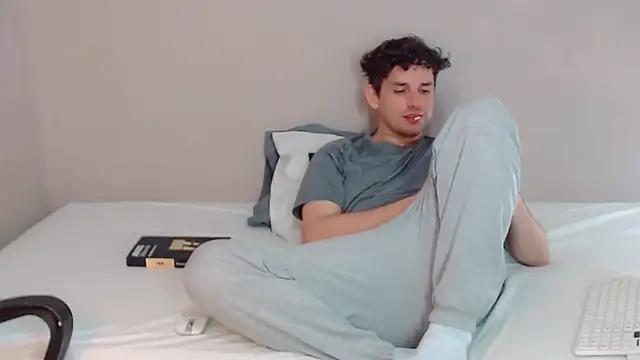 Snapshot of Elio555 chatting on January 8, 2:57 am Elio555 online show from January 8, 2:57 am