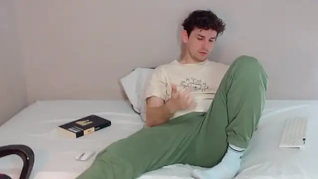 Snapshot of Elio555 chatting on January 10, 7:43 pm Elio555 online show from January 10, 7:43 pm