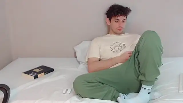 Snapshot of Elio555 chatting on January 10, 11:29 pm Elio555 online show from January 10, 11:29 pm