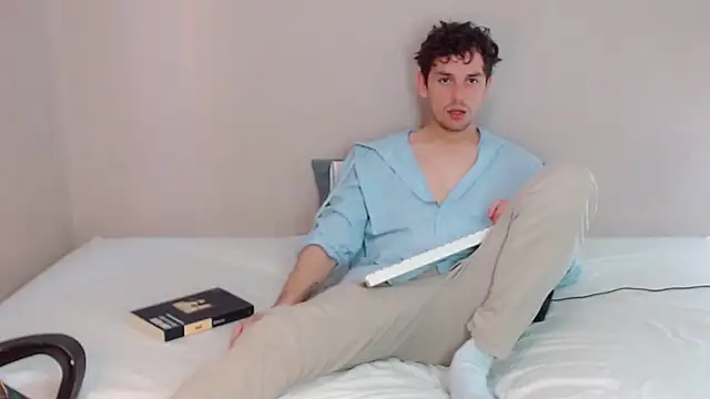 Snapshot of Elio555 chatting on January 12, 4:50 pm Elio555 online show from January 12, 4:50 pm