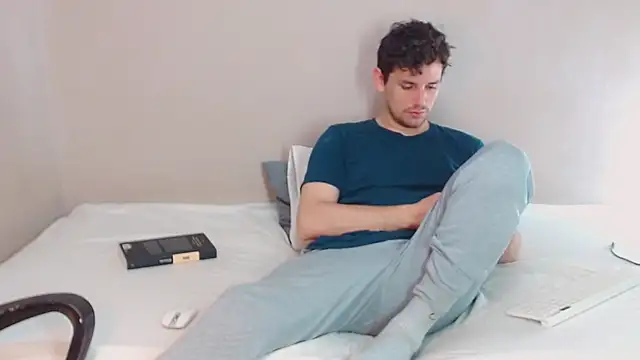 Snapshot of Elio555 chatting on January 18, 8:40 pm Elio555 online show from January 18, 8:40 pm