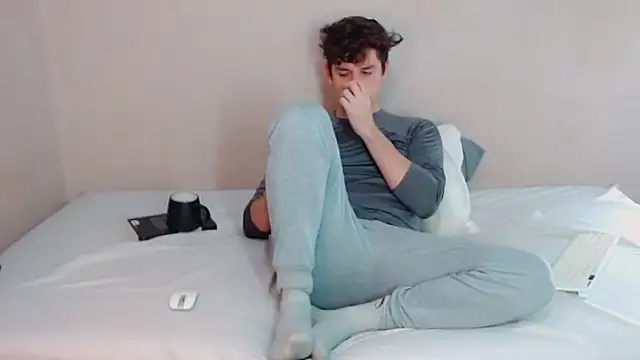 Snapshot of Elio555 chatting on January 31, 12:07 pm Elio555 online show from January 31, 12:07 pm