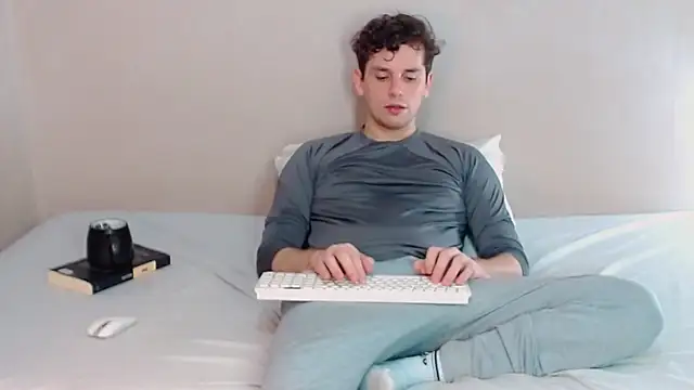 Snapshot of Elio555 chatting on March 2, 3:13 am Elio555 online show from March 2, 3:13 am