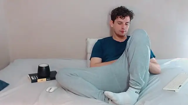 Snapshot of Elio555 chatting on March 6, 7:25 am Elio555 online show from March 6, 7:25 am