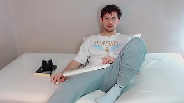 Snapshot of Elio555 chatting on March 18, 2:58 am Elio555 online show from March 18, 2:58 am