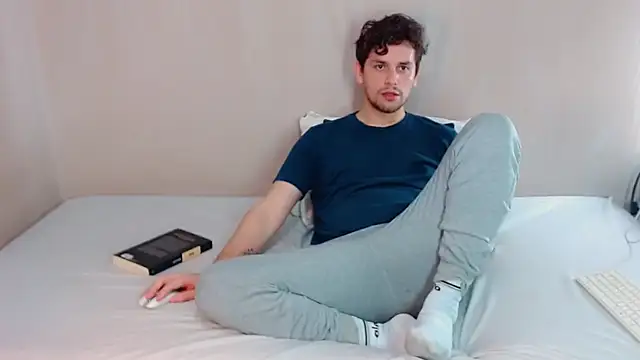 Snapshot of Elio555 chatting on March 21, 1:01 pm Elio555 online show from March 21, 1:01 pm