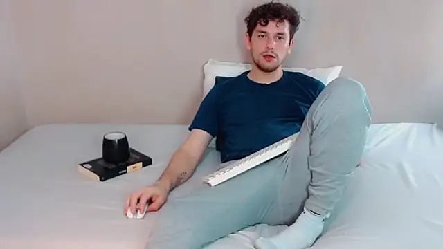 Snapshot of Elio555 chatting on March 21, 4:29 pm Elio555 online show from March 21, 4:29 pm