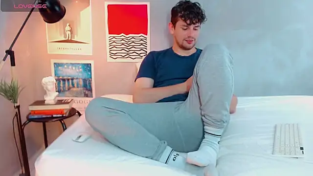 Snapshot of Elio555 chatting on October 18, 9:48 pm Elio555 online show from October 18, 9:48 pm