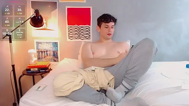 Snapshot of Elio555 chatting on October 30, 12:12 am Elio555 online show from October 30, 12:12 am