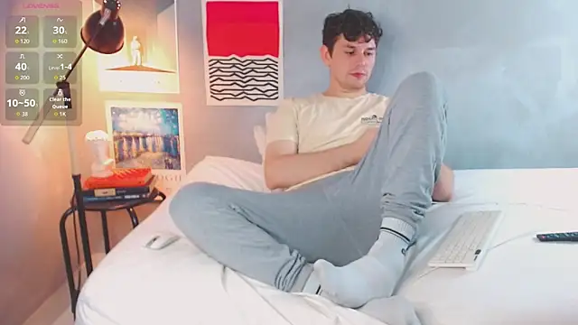 Snapshot of Elio555 chatting on November 2, 2:03 am Elio555 online show from November 2, 2:03 am