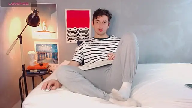 Snapshot of Elio555 chatting on November 5, 12:16 pm Elio555 online show from November 5, 12:16 pm