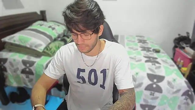 justin stark7 online show from March 6, 11:31 pm