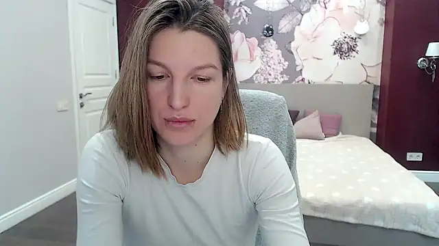 EmilyWalkeri online show from February 6, 7:56 am