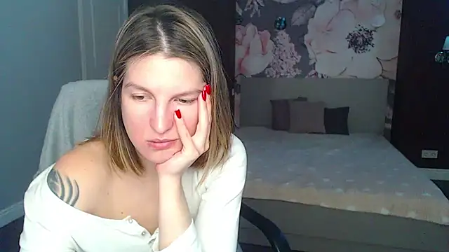 EmilyWalkeri online show from February 19, 7:50 am