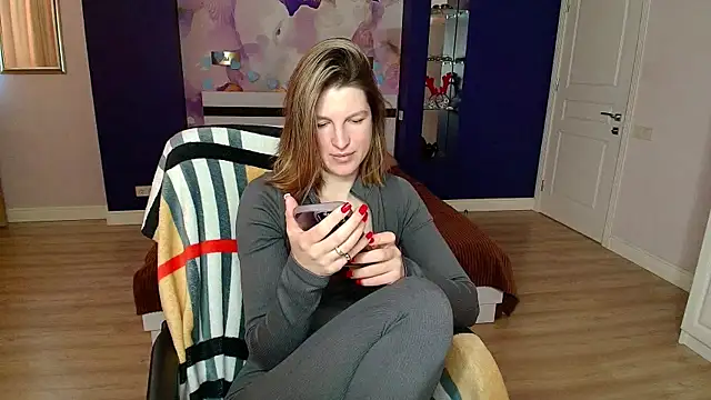 EmilyWalkeri online show from March 9, 7:34 am
