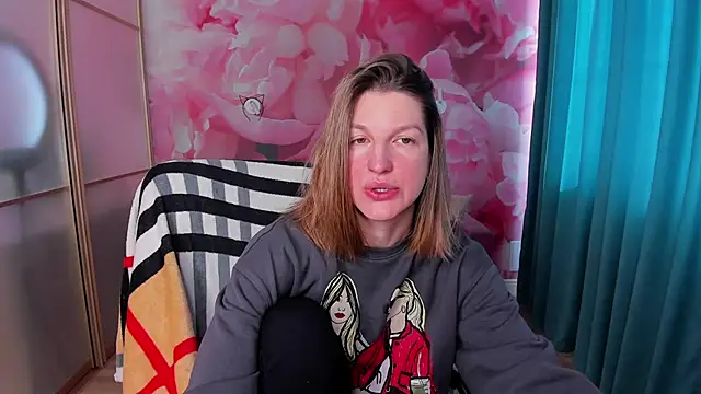 EmilyWalkeri online show from March 21, 7:00 am