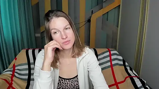 EmilyWalkeri online show from October 2, 7:15 am